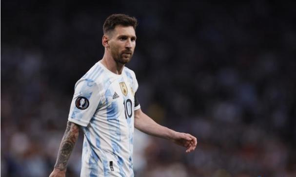 海哈金喜离婚后 满面春风！一身行头近两万 撕碎了李亚鹏的\＂体面\＂